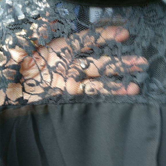 🖤VTG. Black Sleeveless 🎉FANCY🎉Lace Top Gold Buttons Lightweight - Picture 10 of 10